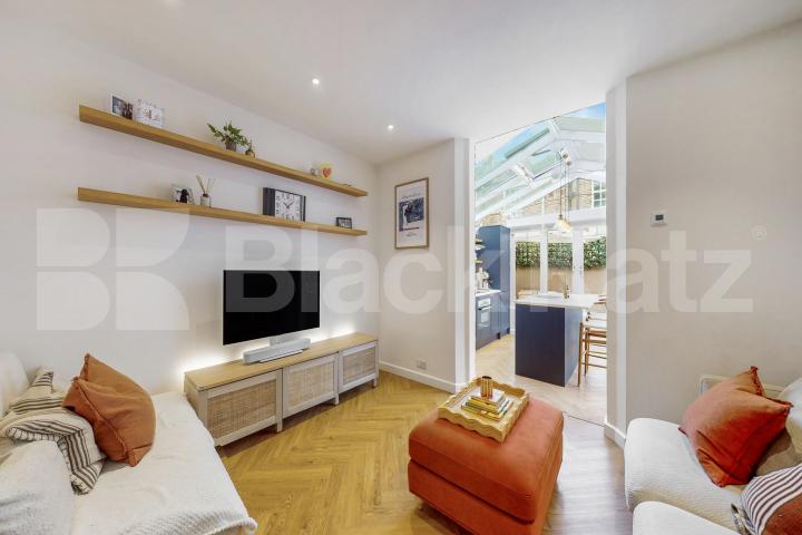 Stylish & contemporary maisonette flooded with natural light  Odger Street, Battersea 